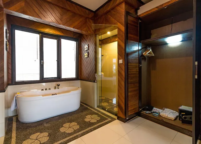 Airis Luxury And *